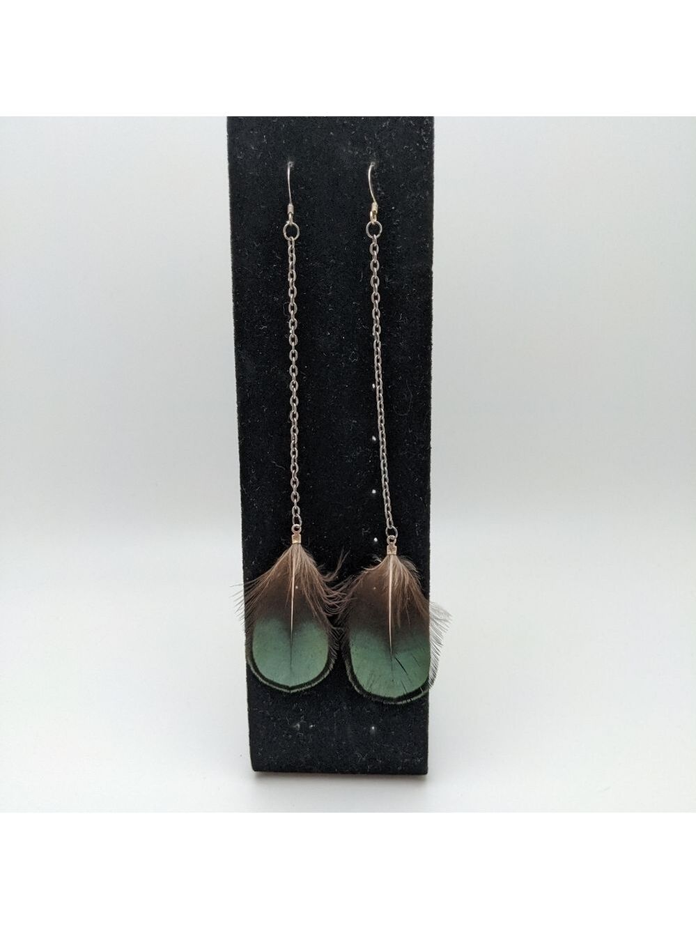 381MIDALANE Emerald Feather Earrings Gunmetal Chains